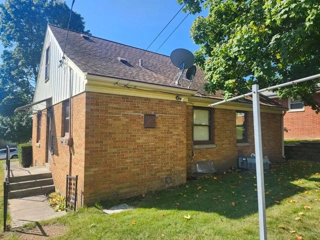 $353,900 | 10708 West York Place, Wauwatosa, WI 53222