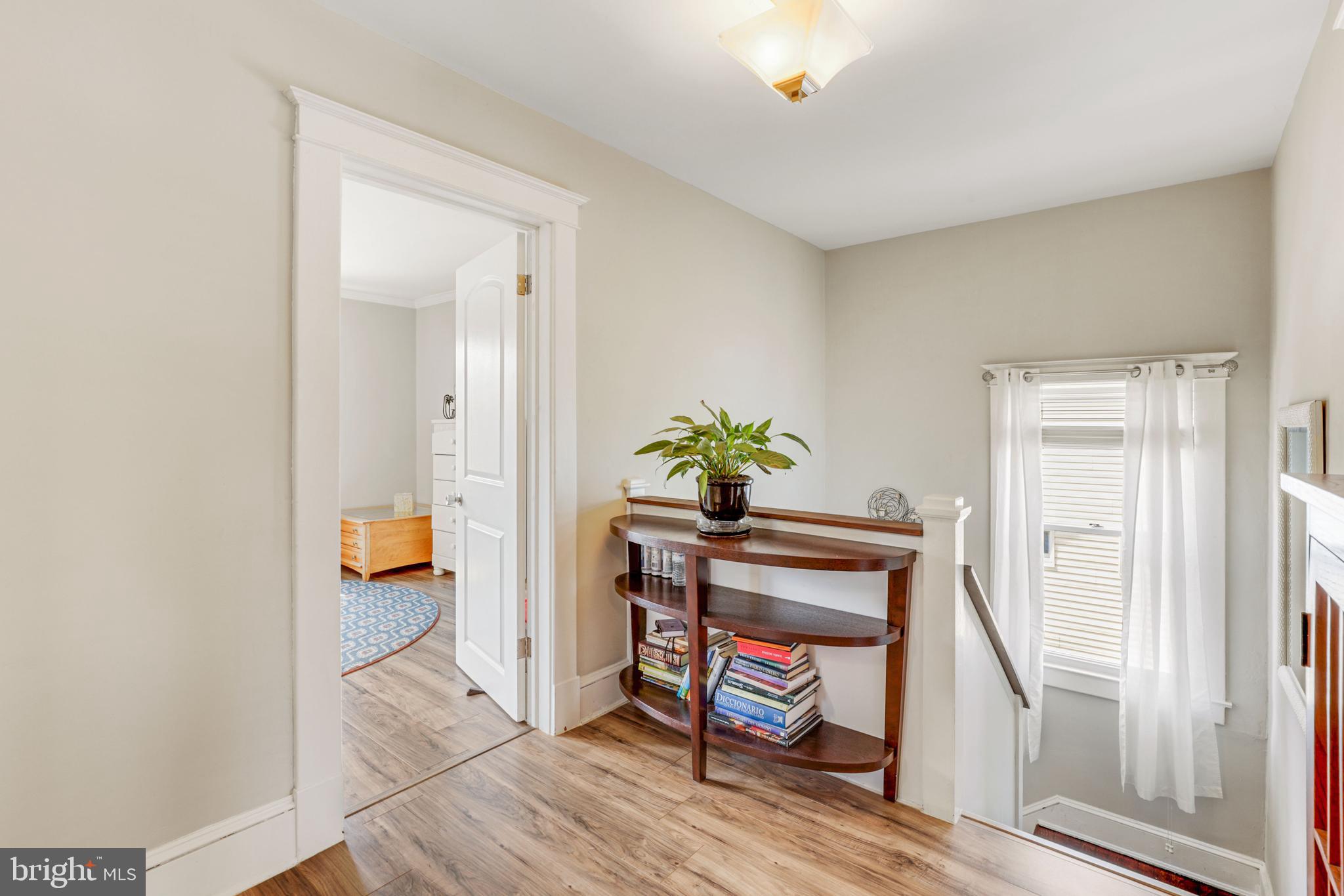 523 Elmwood Road Baltimore, MD 21206 - Photo 23 of 48 2nd floor foyer space