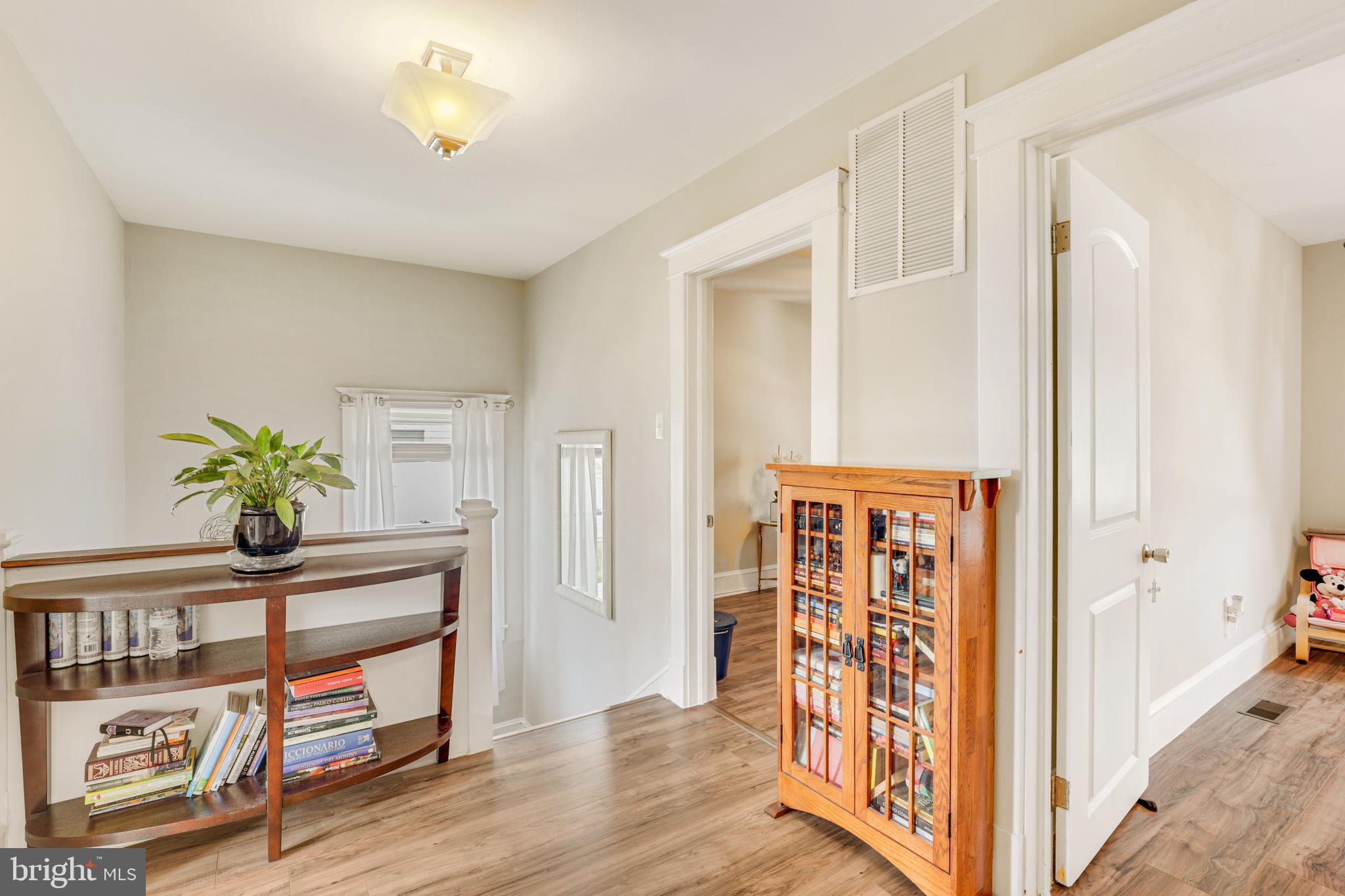 523 Elmwood Road Baltimore, MD 21206 - Photo 24 of 48 2nd floor foyer space