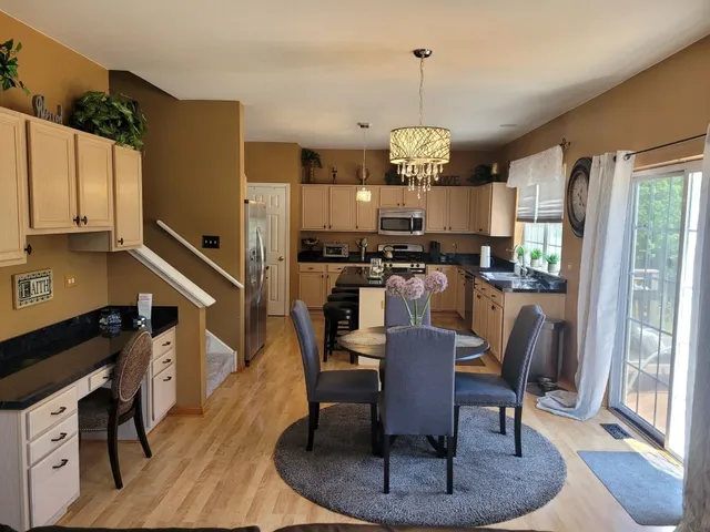 $3,950 | 741 Regal Lane, Algonquin, IL 60102