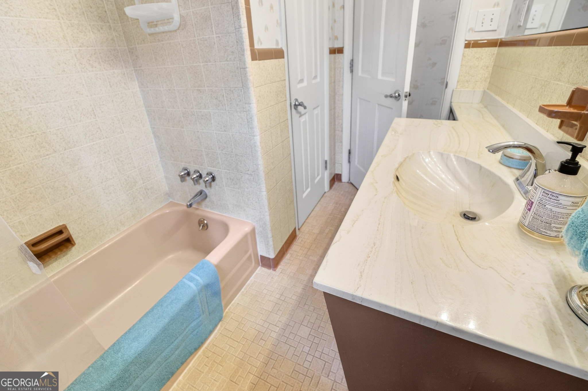 881 Rockbridge Road Southwest Lilburn, GA 30047 - Photo 15 of 44 a bathroom with a bathtub and a shower