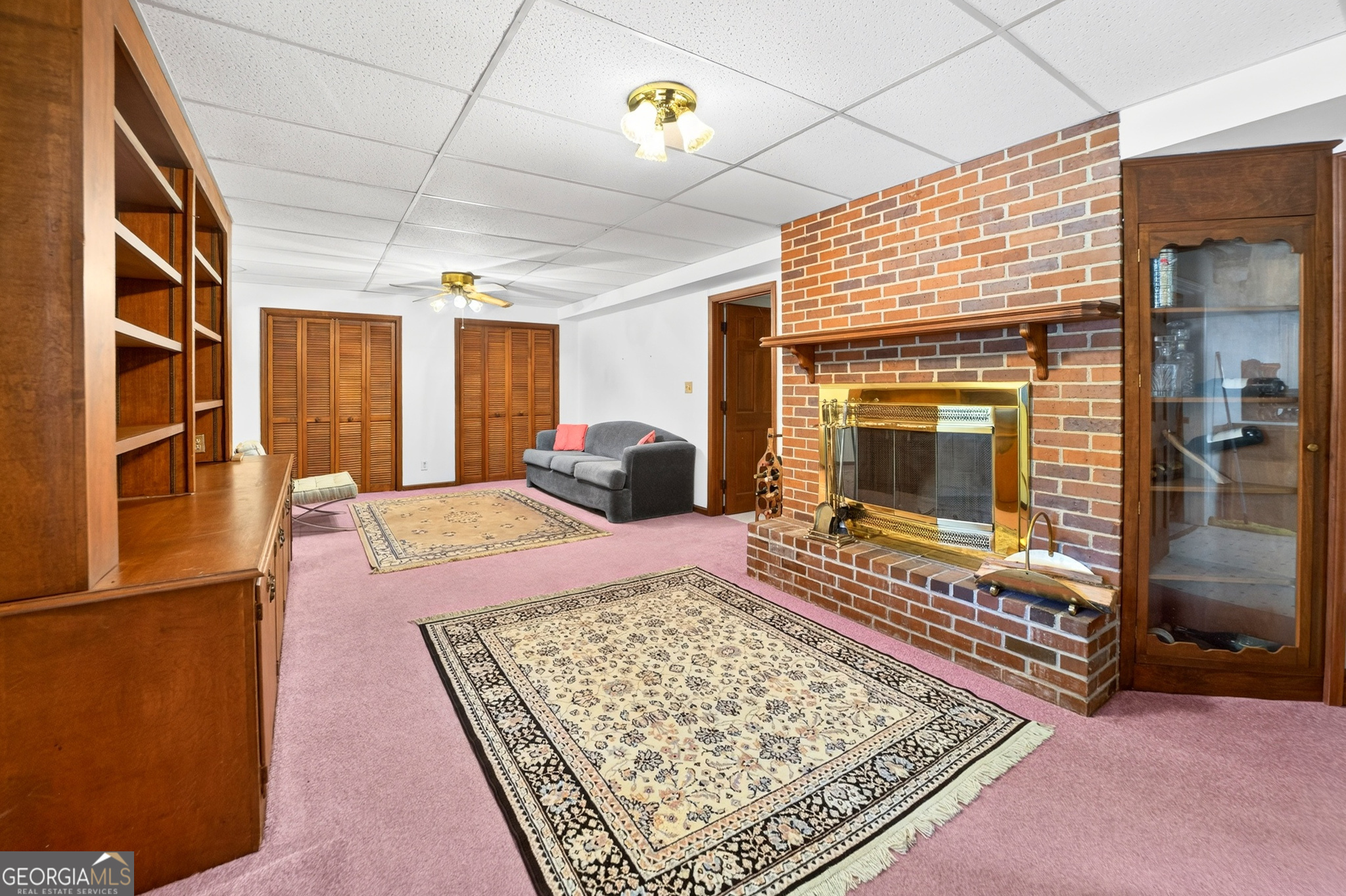 881 Rockbridge Road Southwest Lilburn, GA 30047 - Photo 23 of 44 a living room with furniture rug and a fireplace