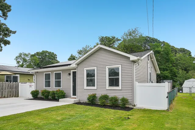 a view of a house with a yard