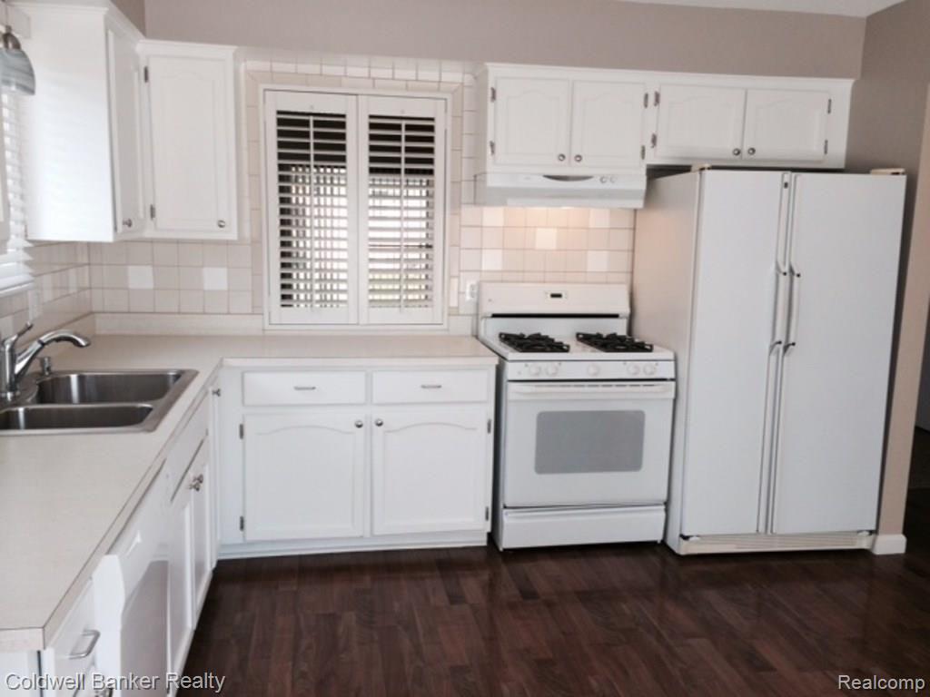15179 Raphael Terrace Warren, MI 48088 - Photo 3 of 22