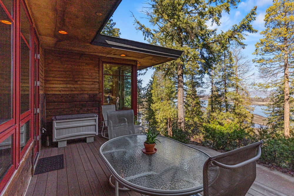 11421 Kestrel Road Klamath Falls, OR 97601 - Photo 14 of 55 Back Deck