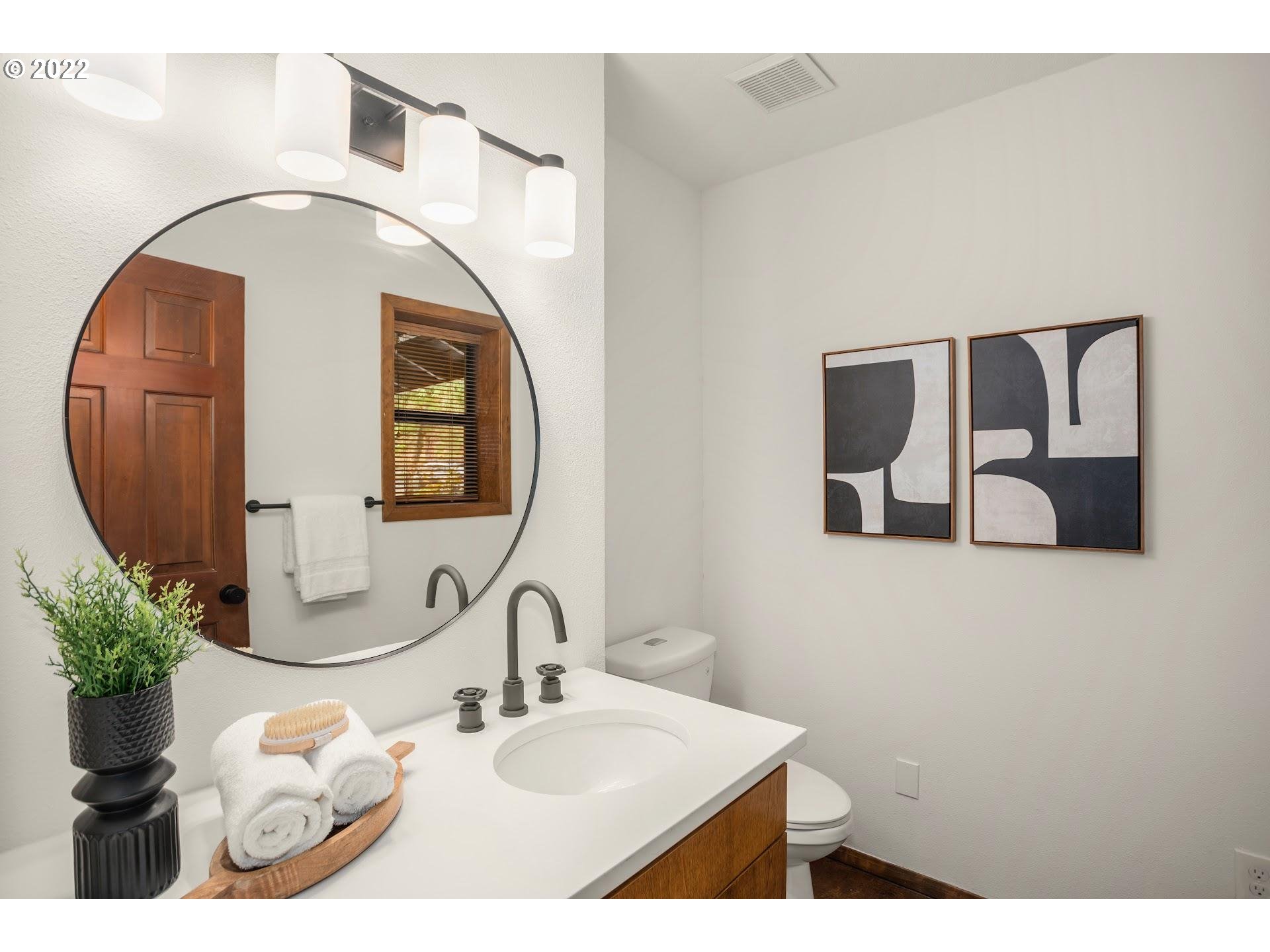 3080 Southwest Raleighview Drive Portland, OR 97225 - Photo 17 of 32 Bathroom