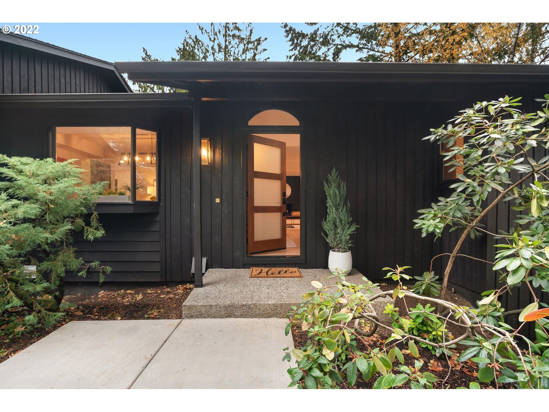 3080 Southwest Raleighview Drive Portland, OR 97225 - Photo 2 of 32 Exterior