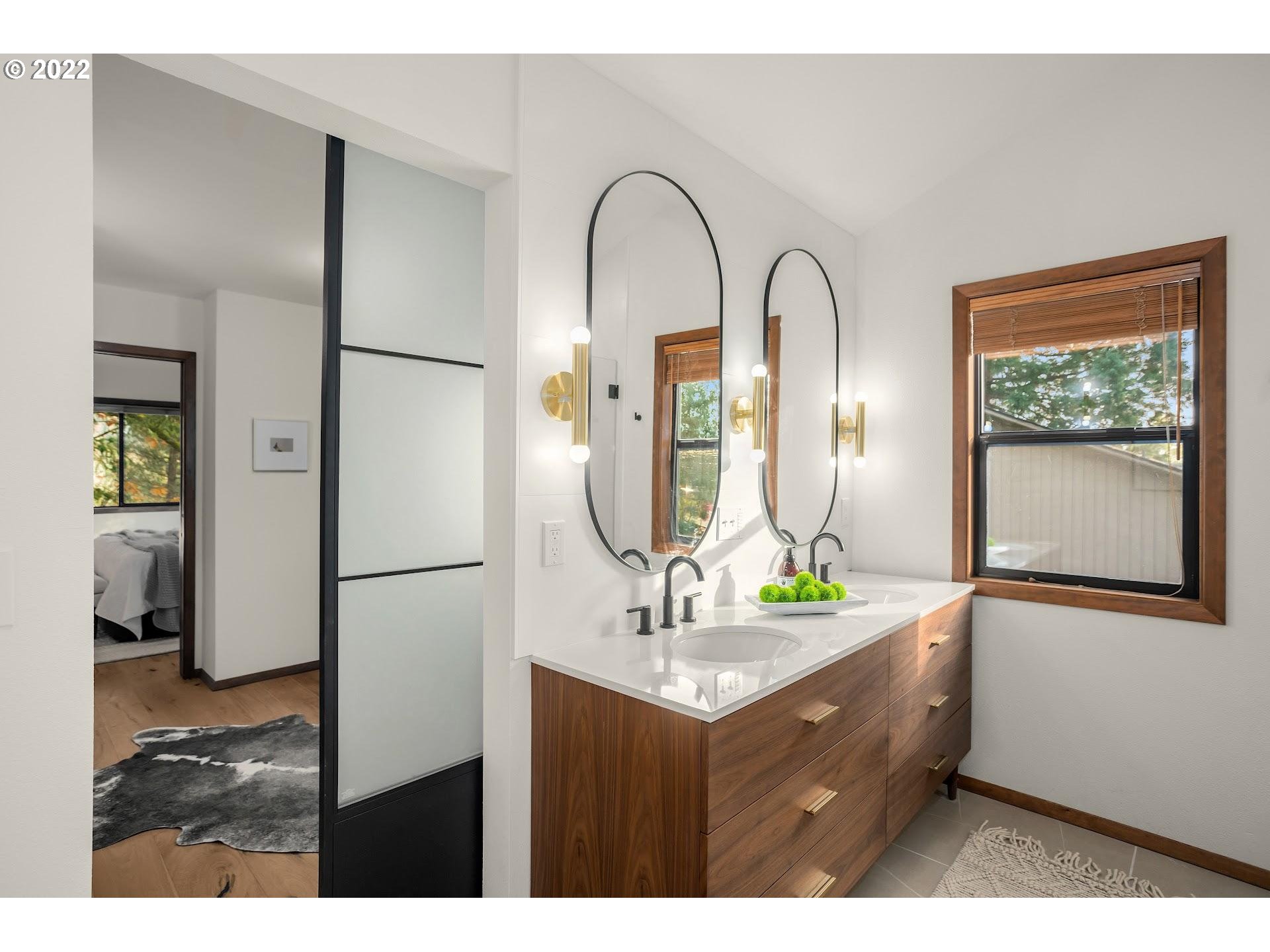 3080 Southwest Raleighview Drive Portland, OR 97225 - Photo 22 of 32 Bathroom, Attached