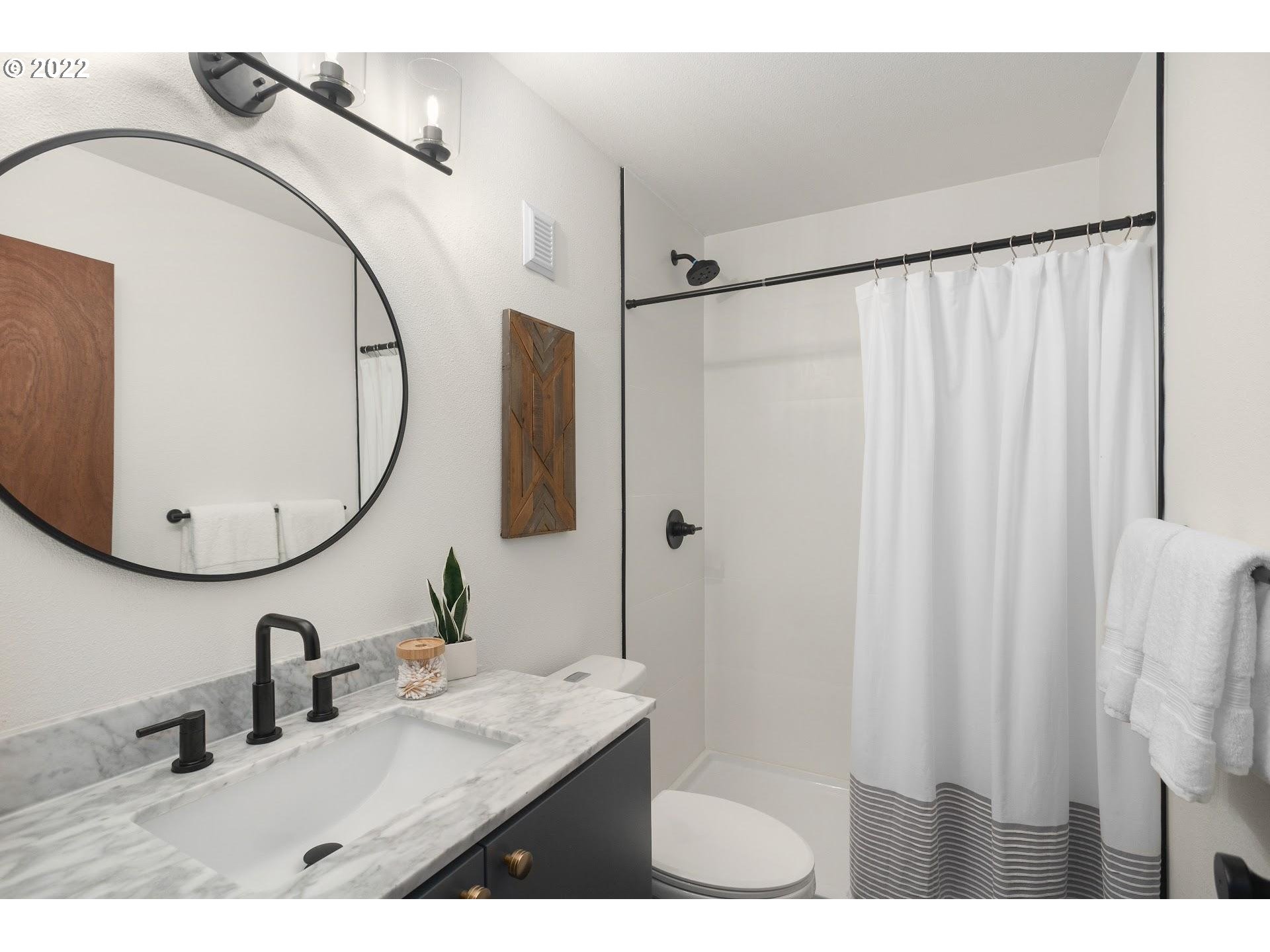 3080 Southwest Raleighview Drive Portland, OR 97225 - Photo 27 of 32 Bathroom, Attached