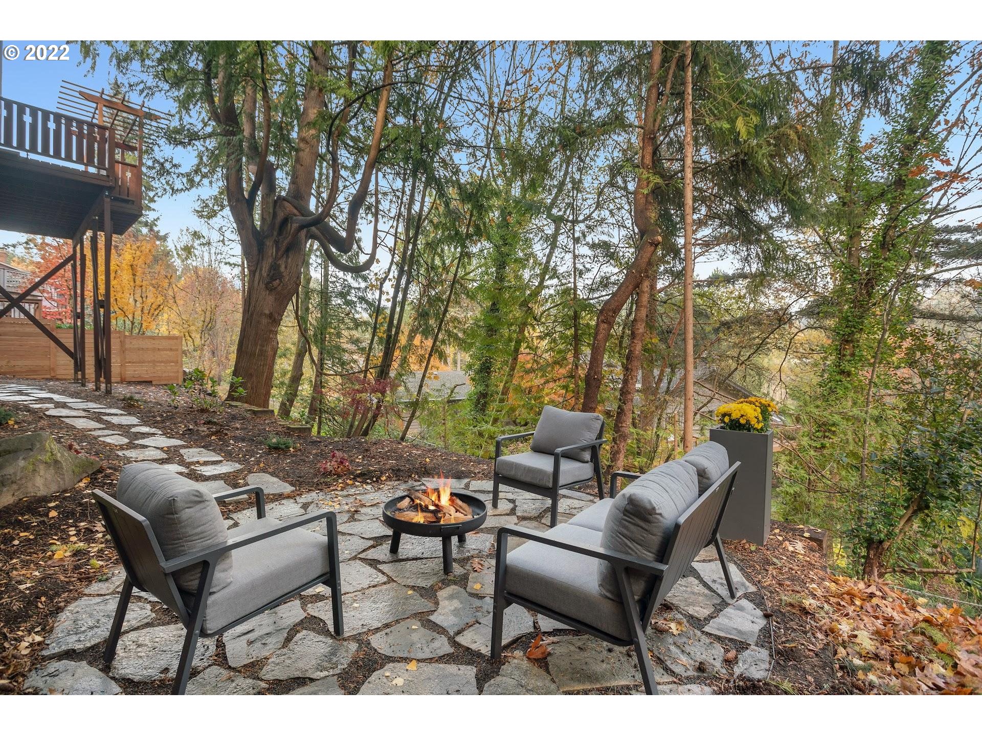 3080 Southwest Raleighview Drive Portland, OR 97225 - Photo 31 of 32 Patio