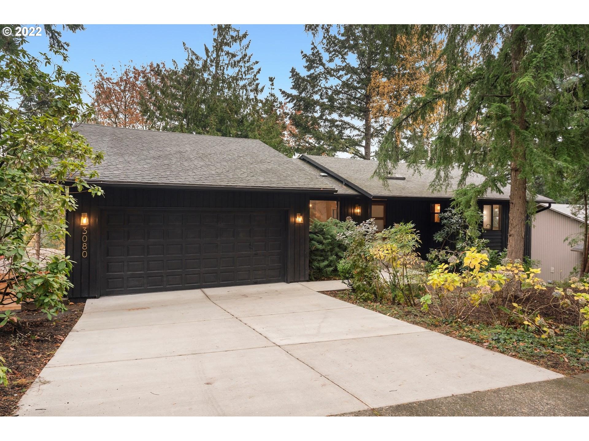 3080 Southwest Raleighview Drive Portland, OR 97225 - Photo 32 of 32 Garage