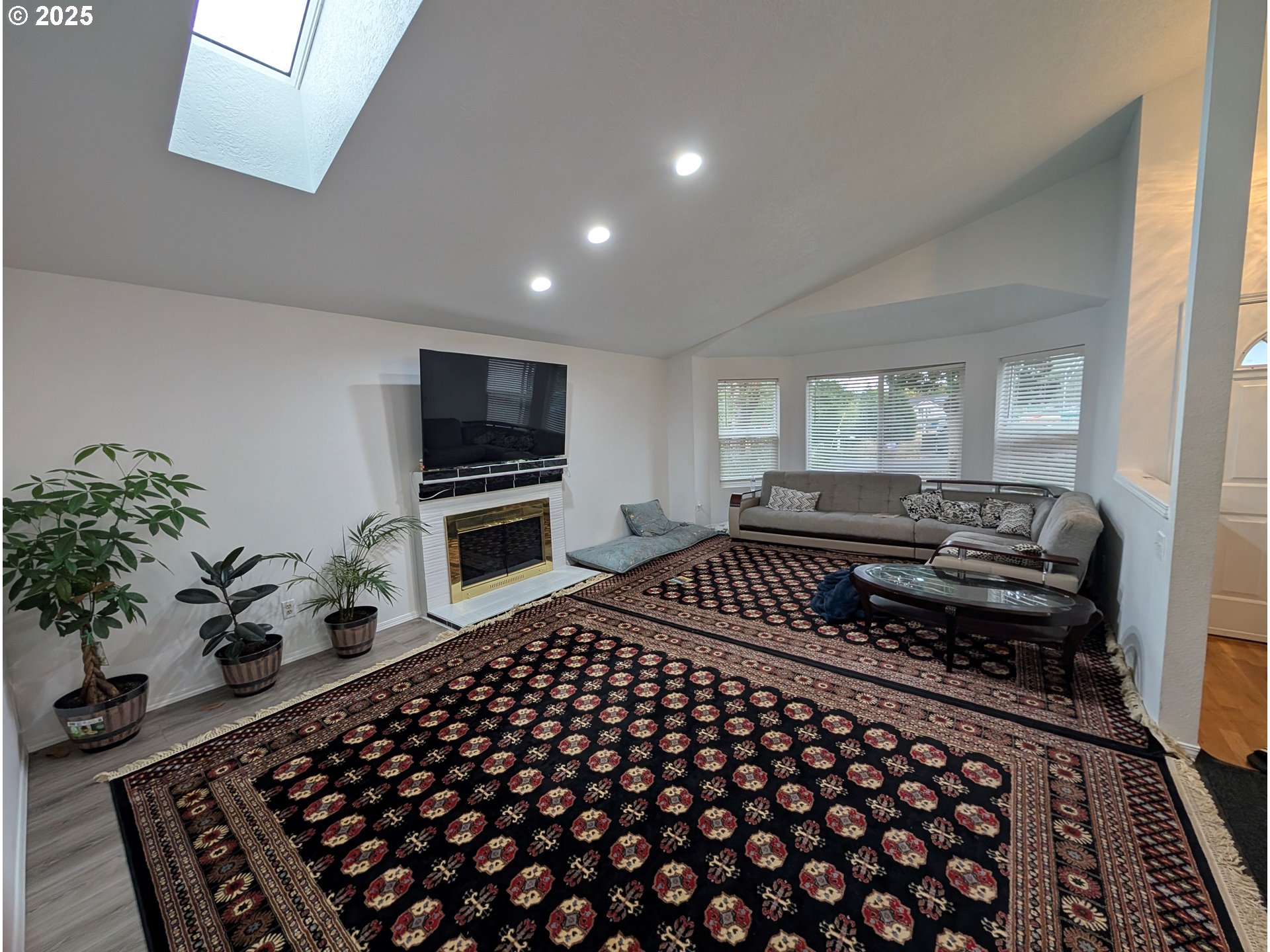 7321 Southwest 52nd Avenue Portland, OR 97219 - Photo 4 of 39