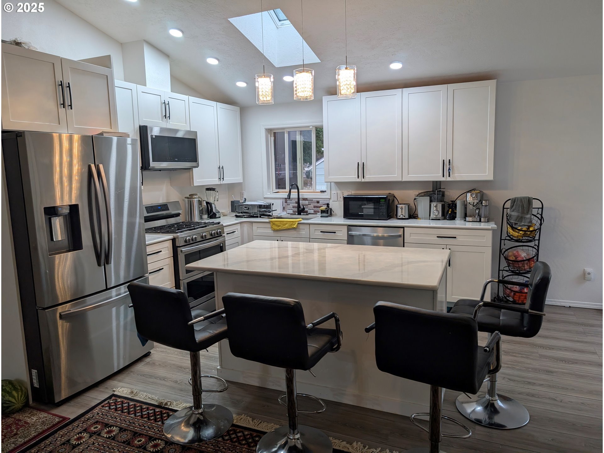 7321 Southwest 52nd Avenue Portland, OR 97219 - Photo 6 of 39