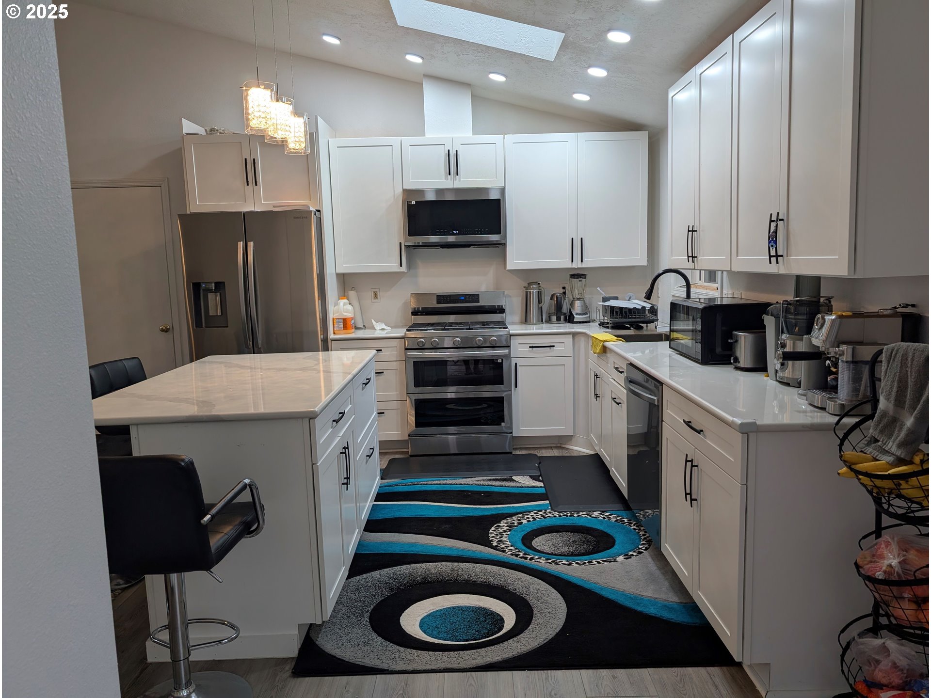 7321 Southwest 52nd Avenue Portland, OR 97219 - Photo 8 of 39