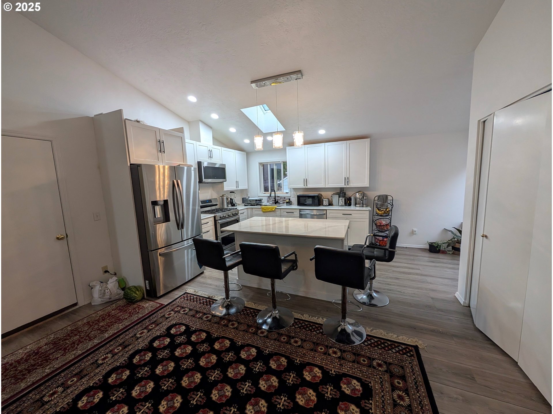 7321 Southwest 52nd Avenue Portland, OR 97219 - Photo 9 of 39