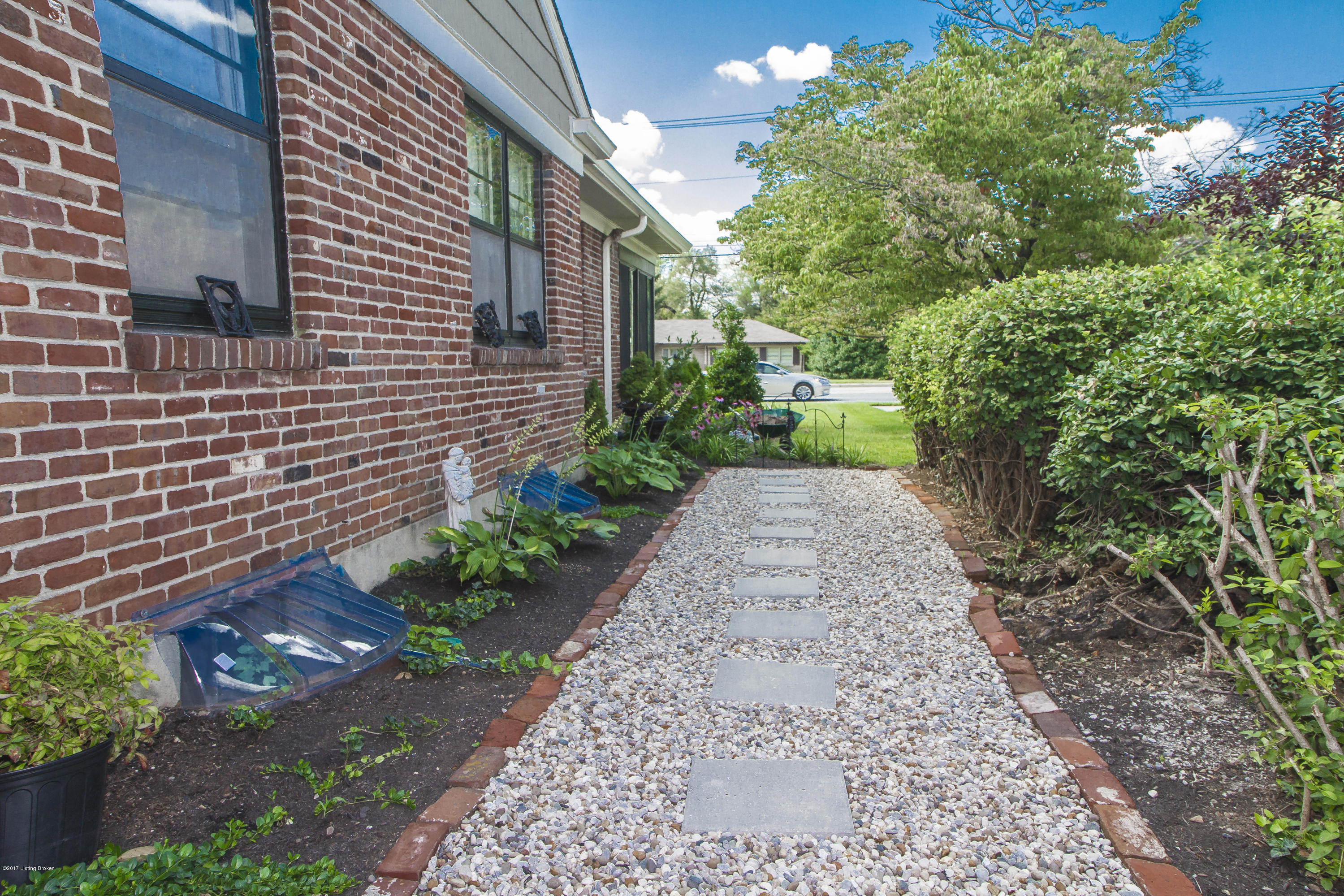 915 Perryman Road Louisville, KY 40207 - Photo 14 of 81 1243
