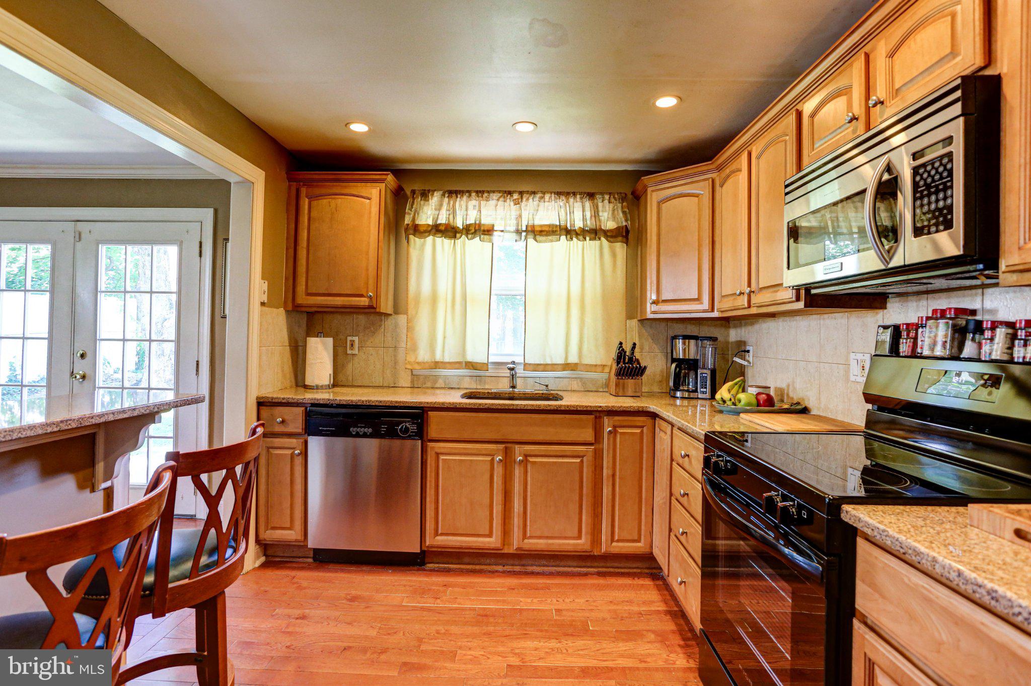 125 West Thomson Avenue Springfield, PA 19064 - Photo 17 of 41 Warm and inviting kitchen space.