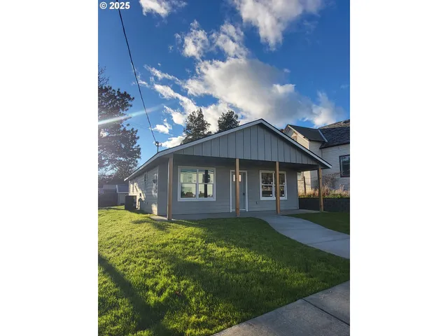 $299,000 | 203 4th, Moro, OR 97039