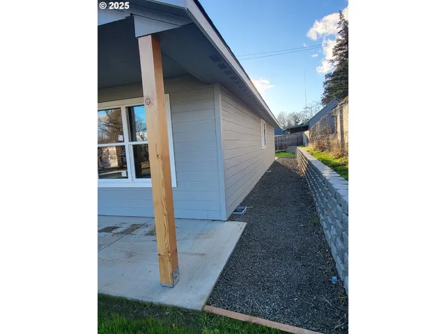 $299,000 | 203 4th, Moro, OR 97039