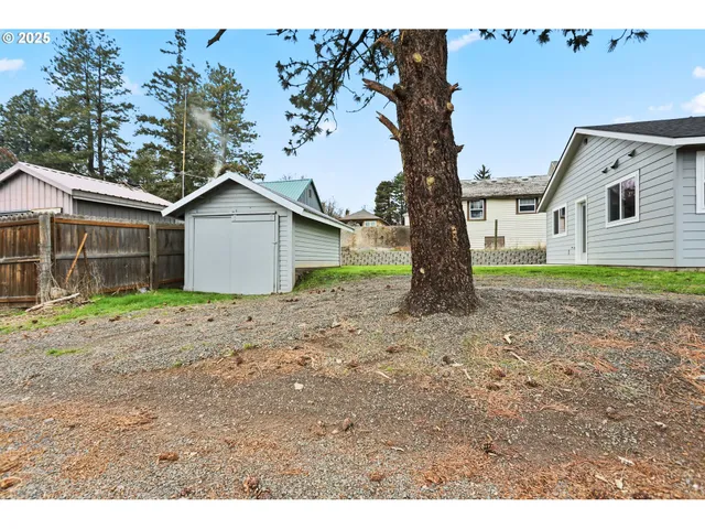 $299,000 | 203 4th, Moro, OR 97039