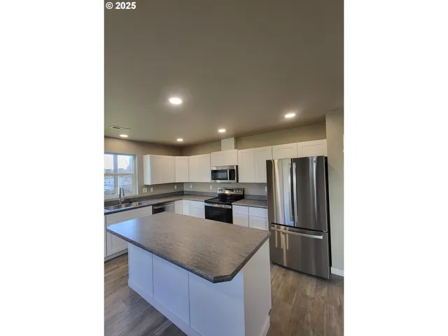 $299,000 | 203 4th, Moro, OR 97039