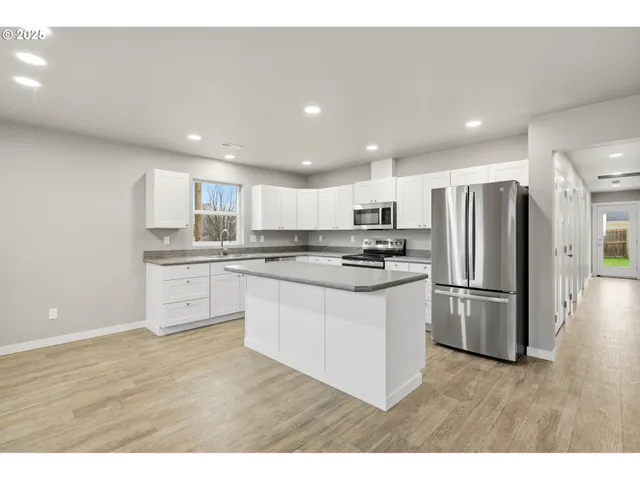 $299,000 | 203 4th, Moro, OR 97039