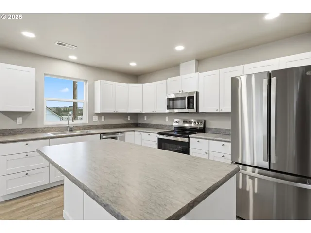 $299,000 | 203 4th, Moro, OR 97039