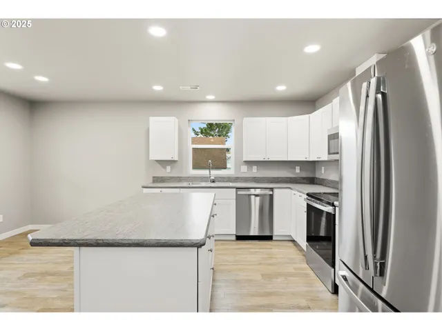 $299,000 | 203 4th, Moro, OR 97039