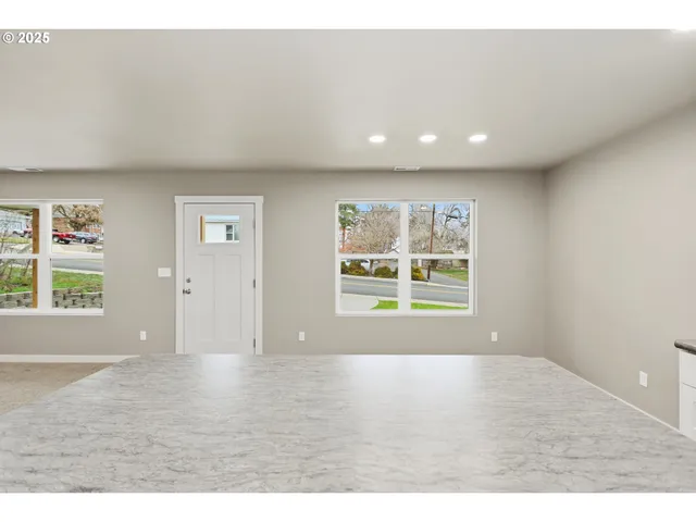 $299,000 | 203 4th, Moro, OR 97039