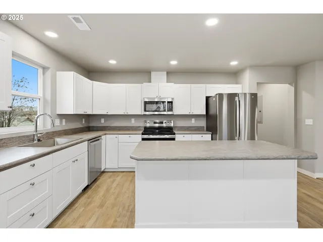 $299,000 | 203 4th, Moro, OR 97039