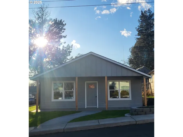 $299,000 | 203 4th, Moro, OR 97039