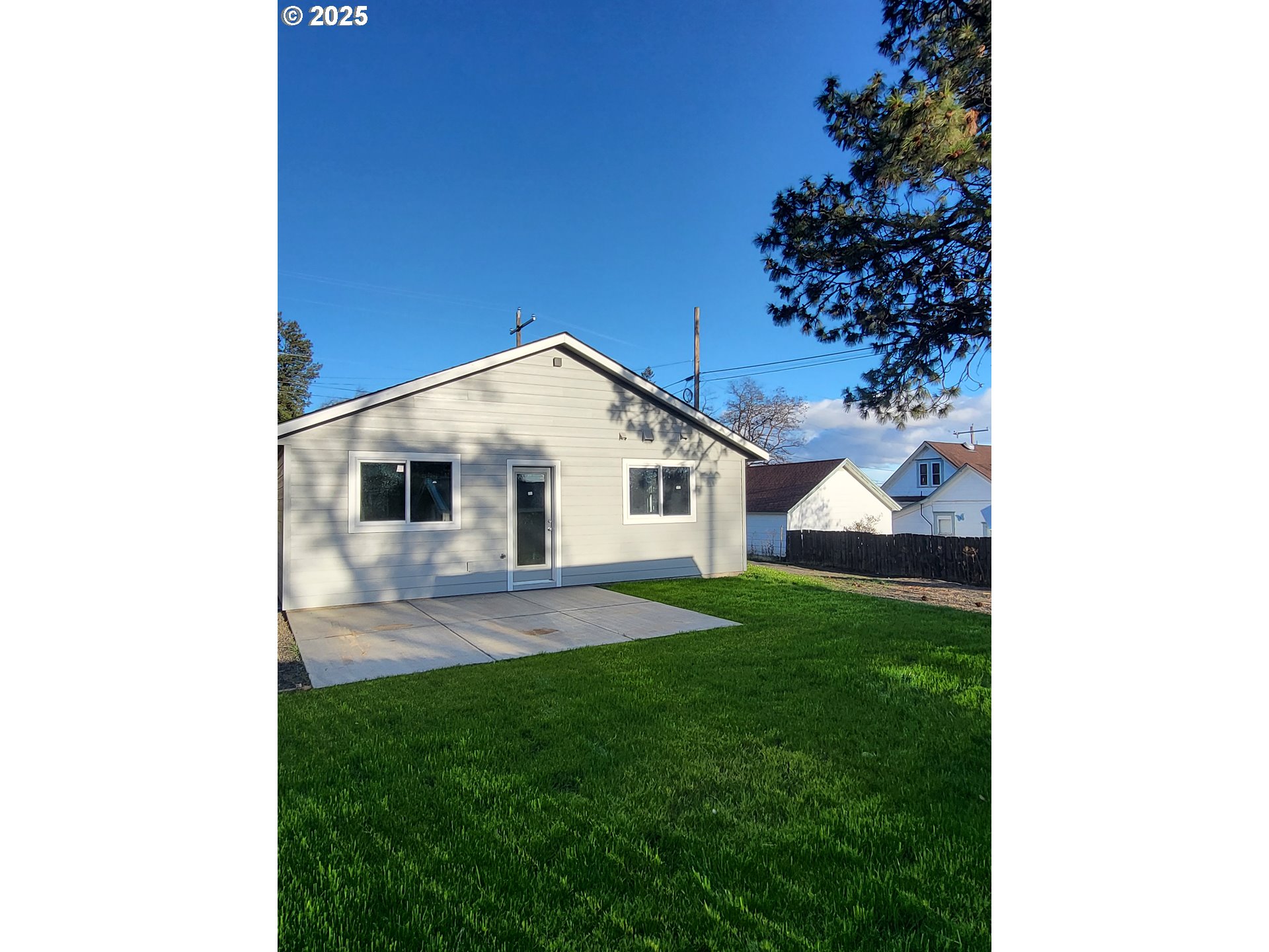 203 4th Moro, OR 97039 - Photo 6 of 11