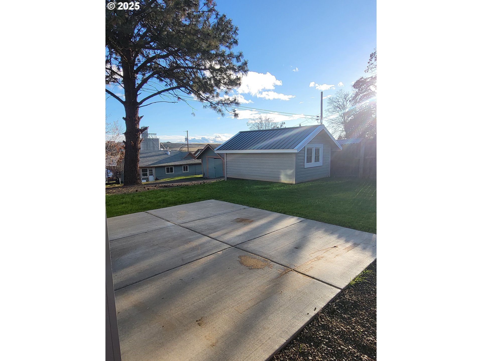 203 4th Moro, OR 97039 - Photo 7 of 11