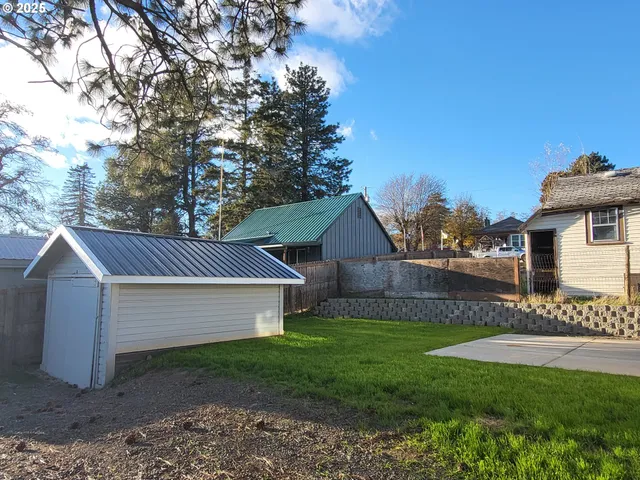 $299,000 | 203 4th, Moro, OR 97039