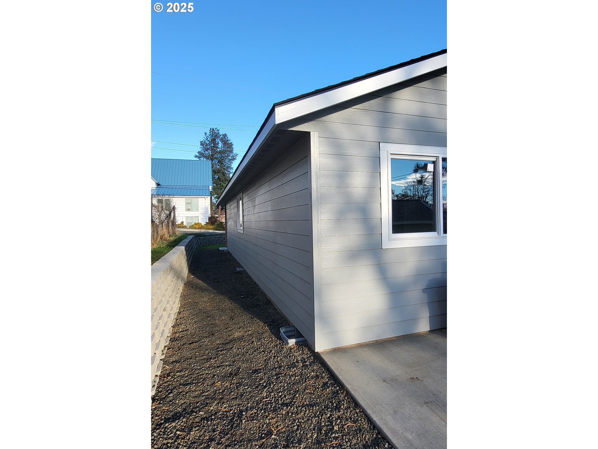 203 4th Moro, OR 97039 - Photo 10 of 11