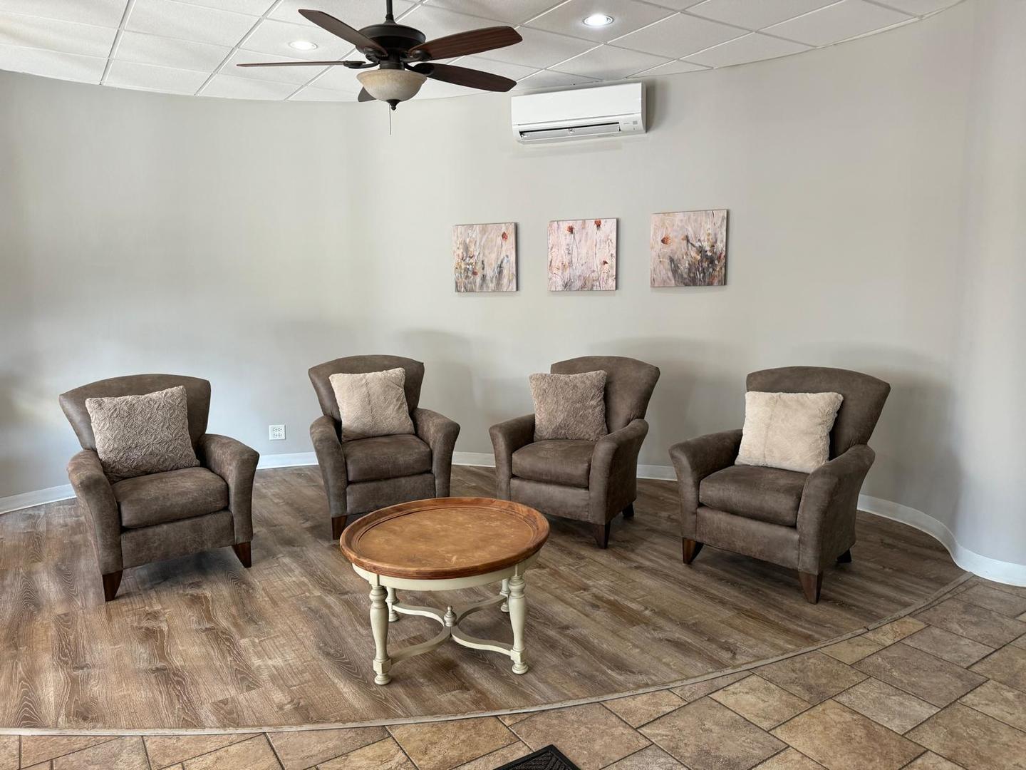 101 Bar Harbour Road, Unit 6A Schaumburg, IL 60193 - Photo 6 of 32 a living room with furniture and a chair