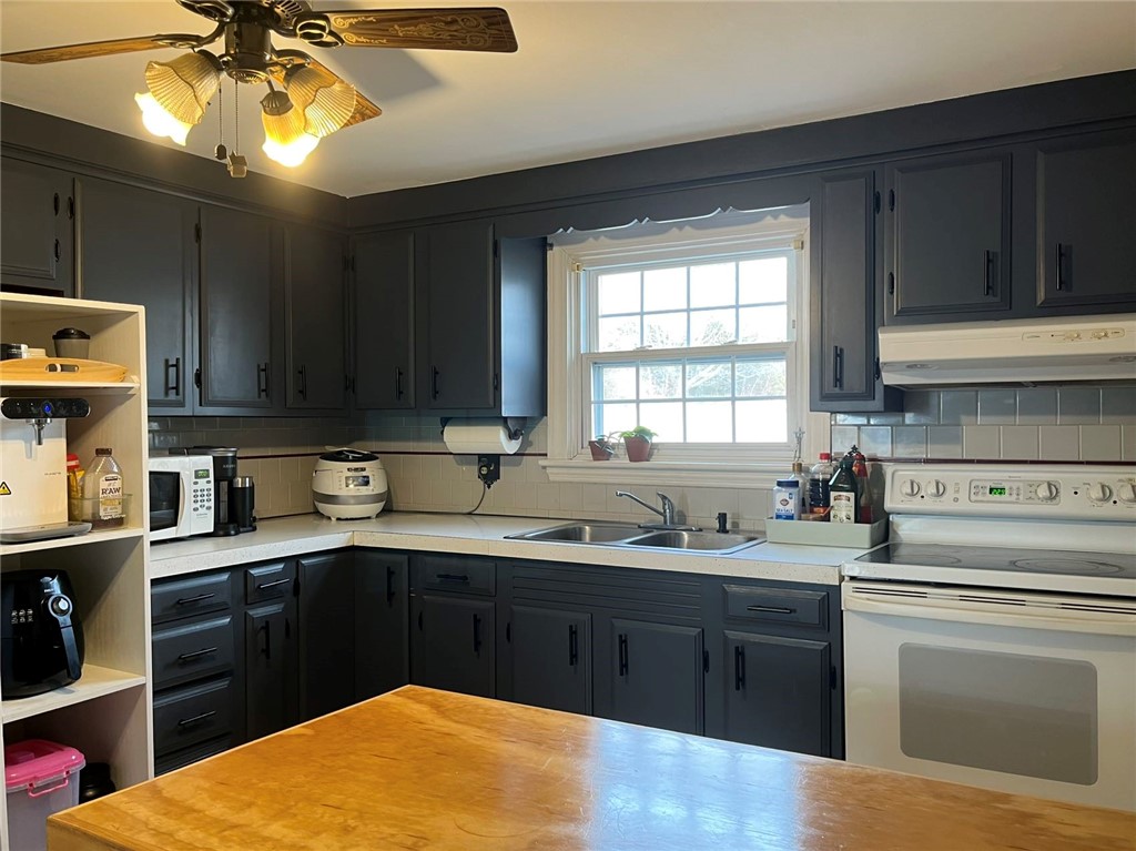 556 Metacom Avenue Bristol, RI 02809 - Photo 2 of 18