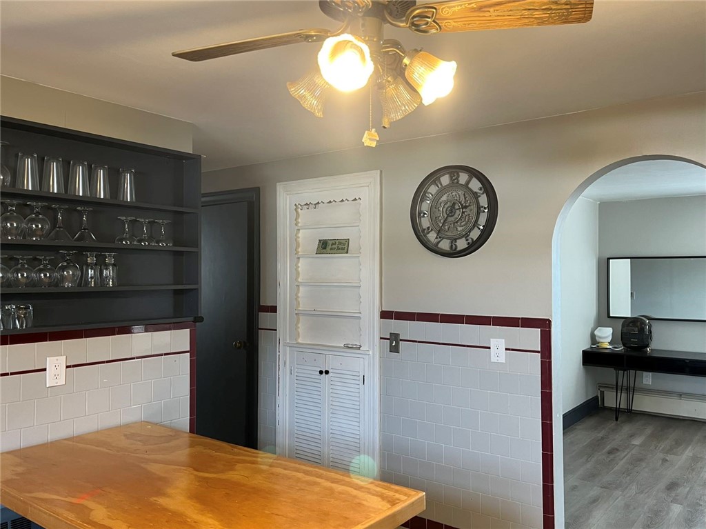 556 Metacom Avenue Bristol, RI 02809 - Photo 3 of 18