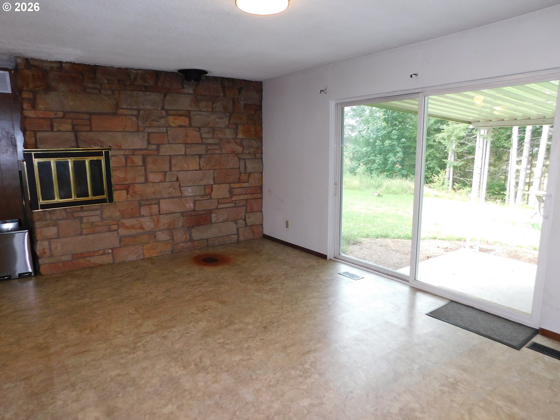 19512 Biggs Road Vernonia, OR 97064 - Photo 10 of 38 Family Room