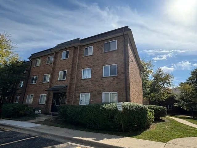 $2,200 | 905 Casey Court, Unit 1, Schaumburg, IL 60173