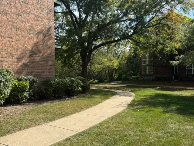 $2,200 | 905 Casey Court, Unit 1, Schaumburg, IL 60173