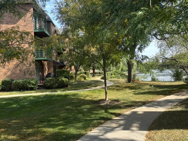 $2,200 | 905 Casey Court, Unit 1, Schaumburg, IL 60173