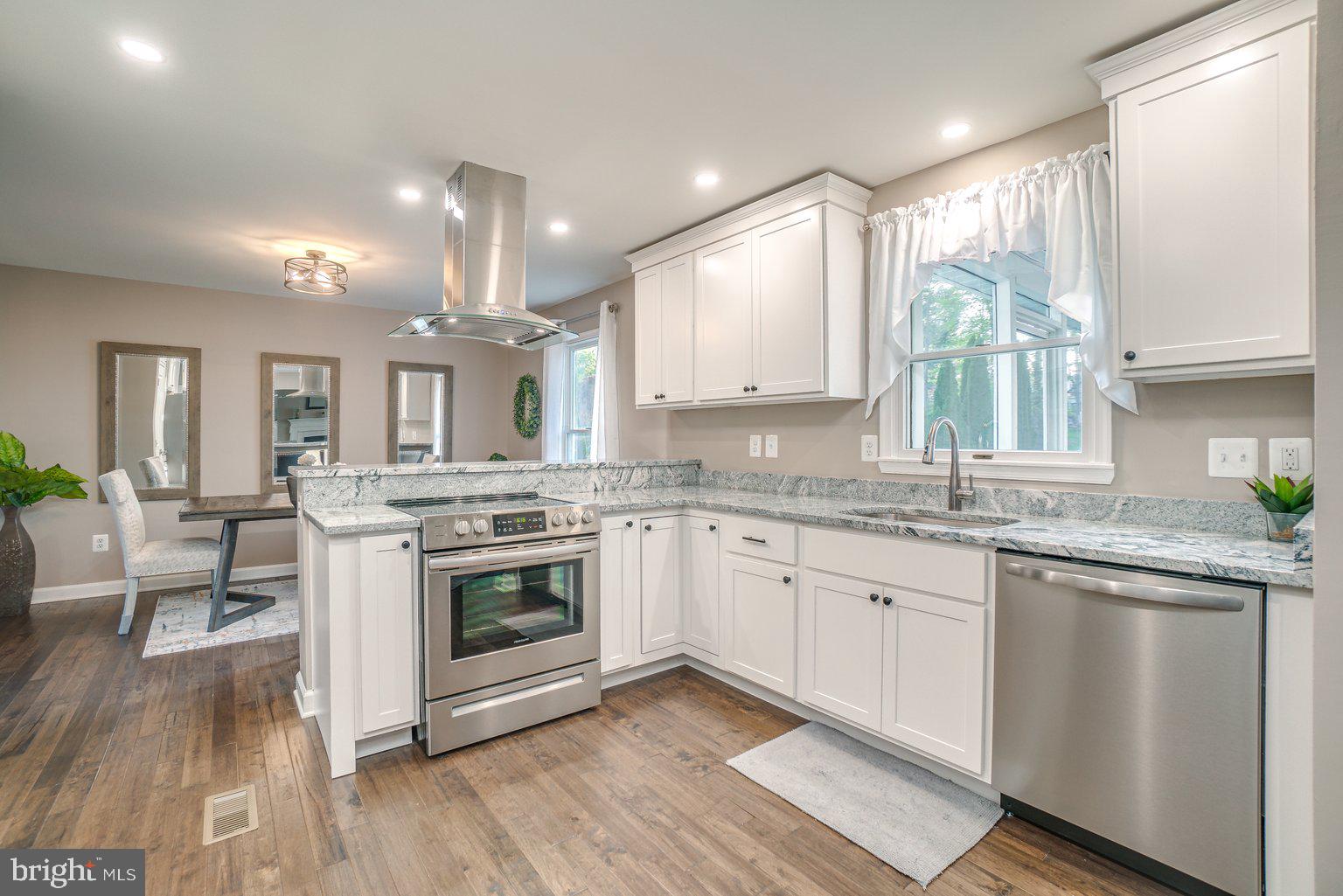 9316 Ramblebrook Road Baltimore, MD 21236 - Photo 11 of 41 42" White Cabinets With Crown Molding
