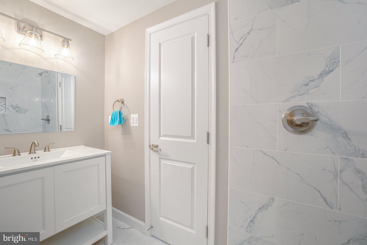 9316 Ramblebrook Road Baltimore, MD 21236 - Photo 33 of 41 Quartz Vanity Top