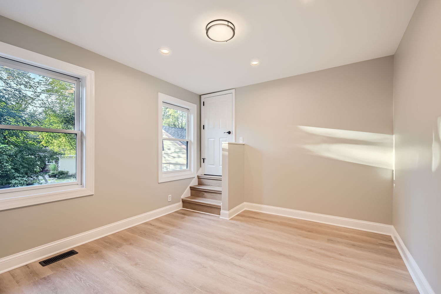 386 Blackhawk Road Riverside, IL 60546 - Photo 18 of 44 a view of empty room with wooden floor and fan