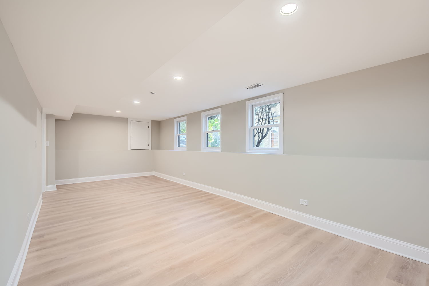 386 Blackhawk Road Riverside, IL 60546 - Photo 30 of 44 a view of an empty room with a window