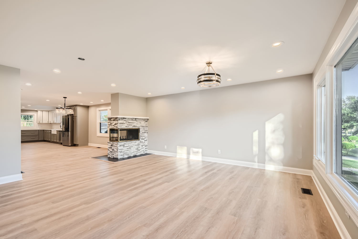 386 Blackhawk Road Riverside, IL 60546 - Photo 8 of 44 a view of a livingroom with a window