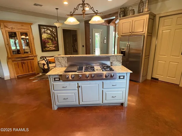 $1,150,000 | 10427 Highway 167, Abbeville, LA 70510