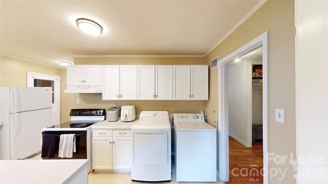 $2,350 | 1136 East Woodlawn Road, Charlotte, NC 28209