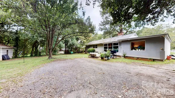 $2,250 | 1136 East Woodlawn Road, Charlotte, NC 28209